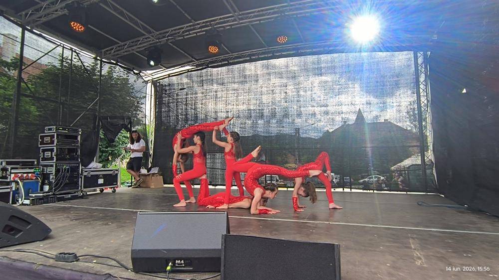 Kids Acro Dance Sibiu la PetFest - spectacol dans acrobatic