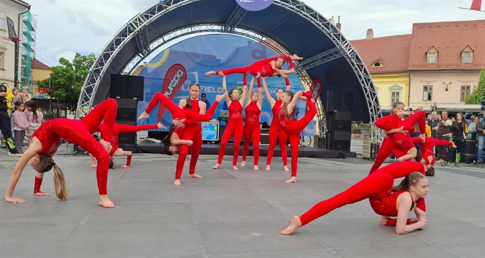 Kids Acro Dance Sibiu la Playfield - gimnastică în aer liber