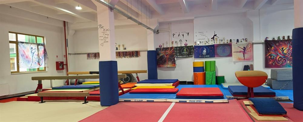 Bârne și paralele Kids Acro Dance